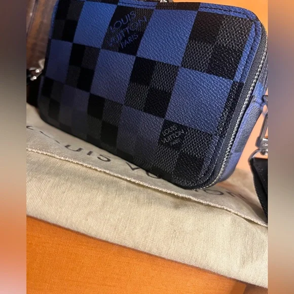 ‼️SOLD‼️Limited Edition Alpha Graphite UNISEX Bumbag💙🖤💙 - Picture 8 of 16